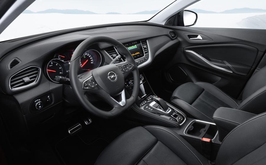 Торпедо Opel Grandland X Hybrid4 2019 года  (фото 35 из 42)